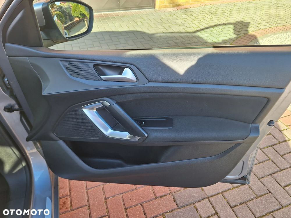 Peugeot 308 1.6 BlueHDi Allure S&S - 28