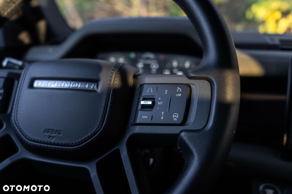 Land Rover Defender - 8