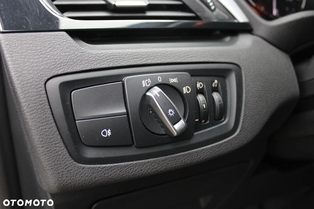 BMW X1 sDrive18i Advantage - 24