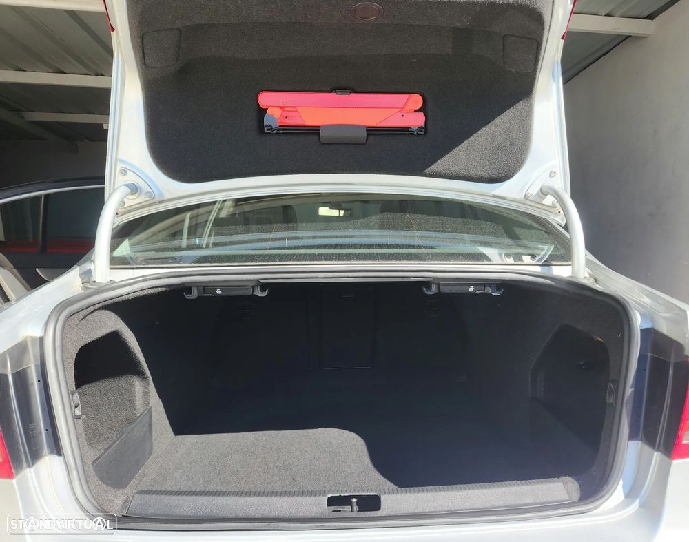 VW Passat 2.0 TDI Highline - 21