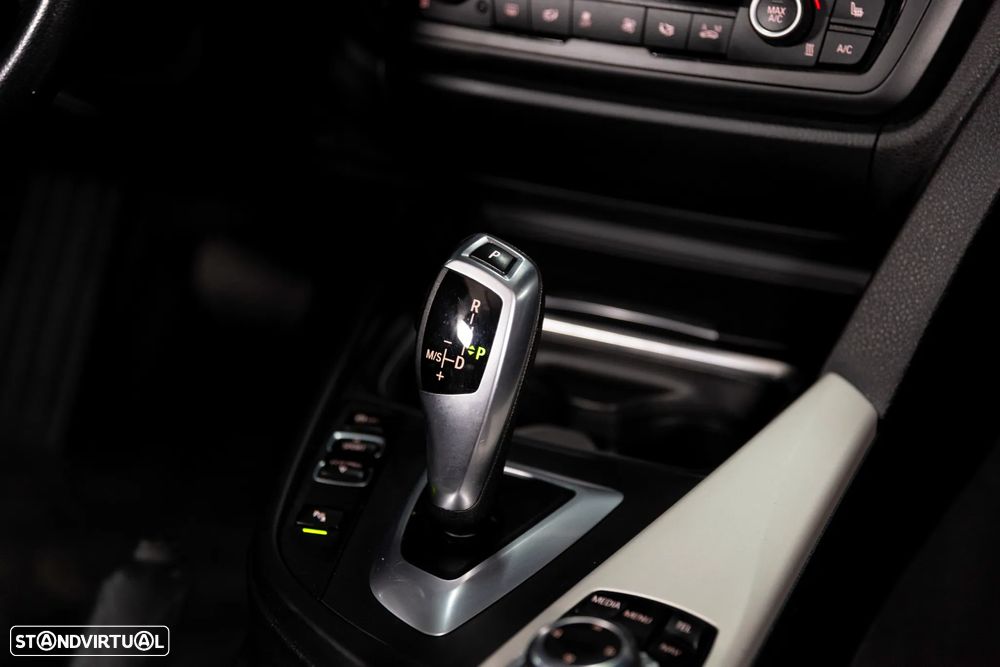 BMW 320 d Sport-Aut. - 12