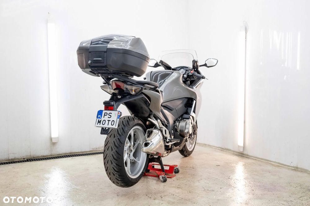 Honda VFR - 7