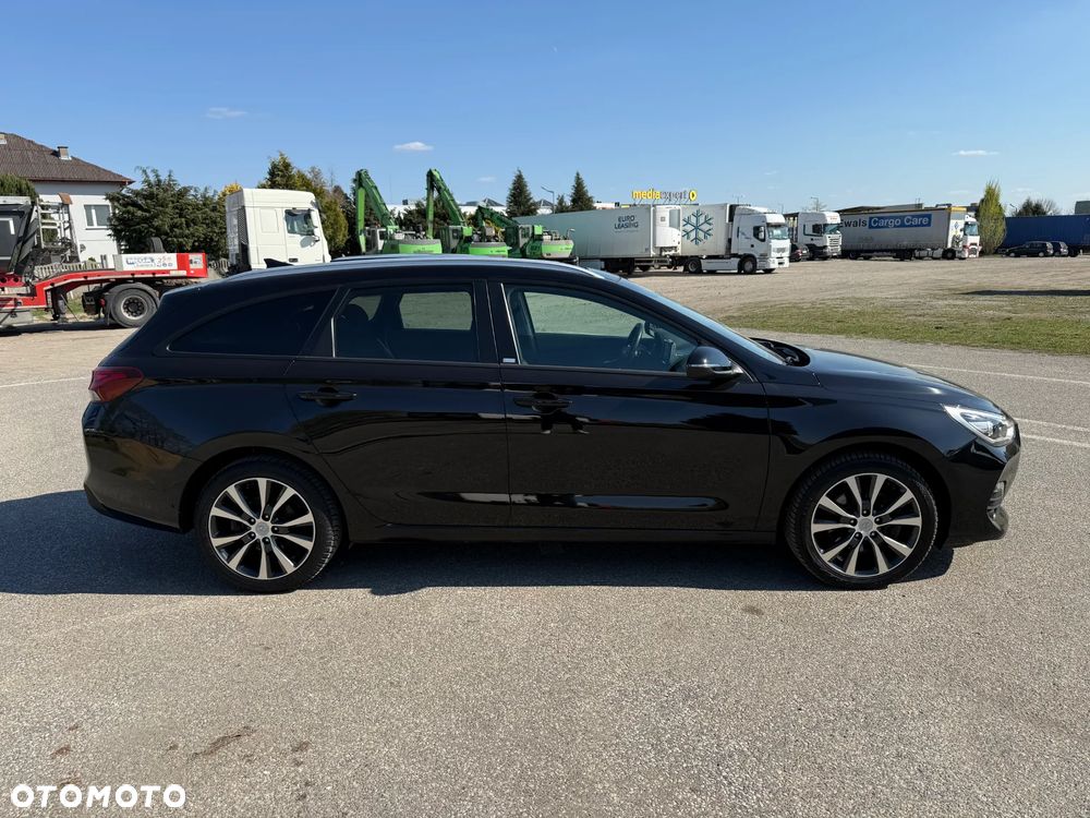 Hyundai i30 1.6 CRDI DCT Intro - 11