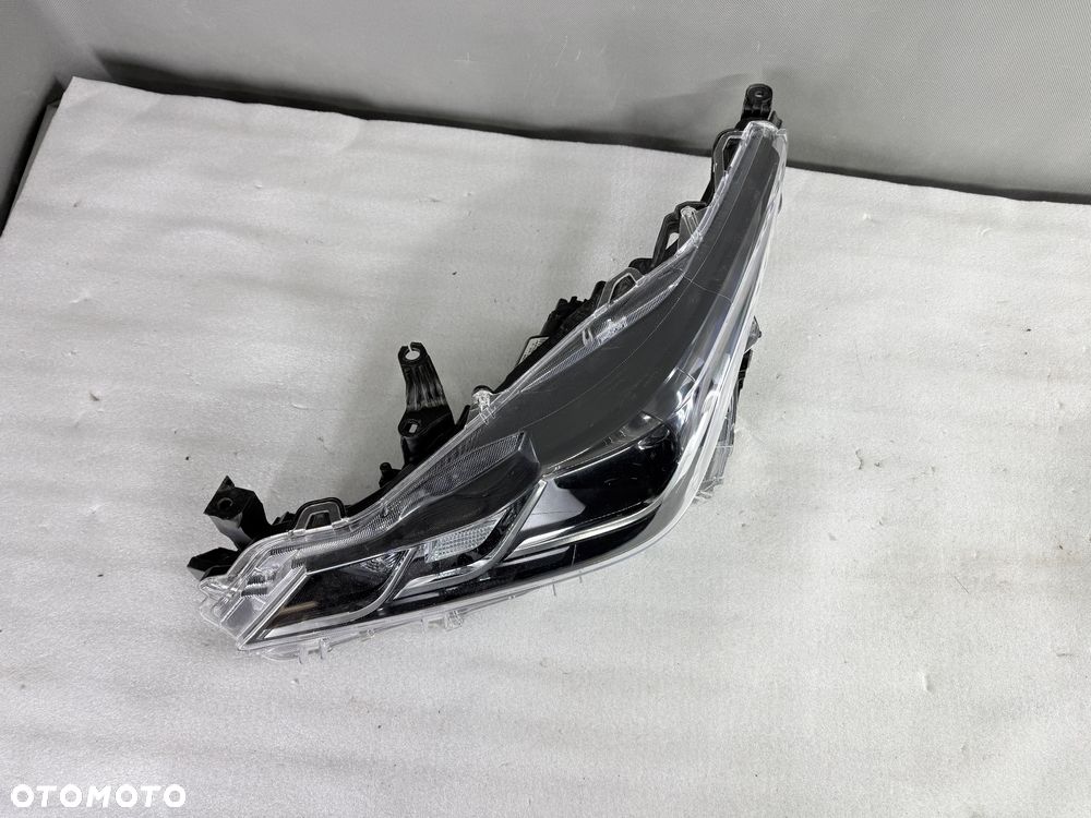 Reflektor lampa przednia lewa Toyota Corolla E210 E21 81150-02T31-00 - 3