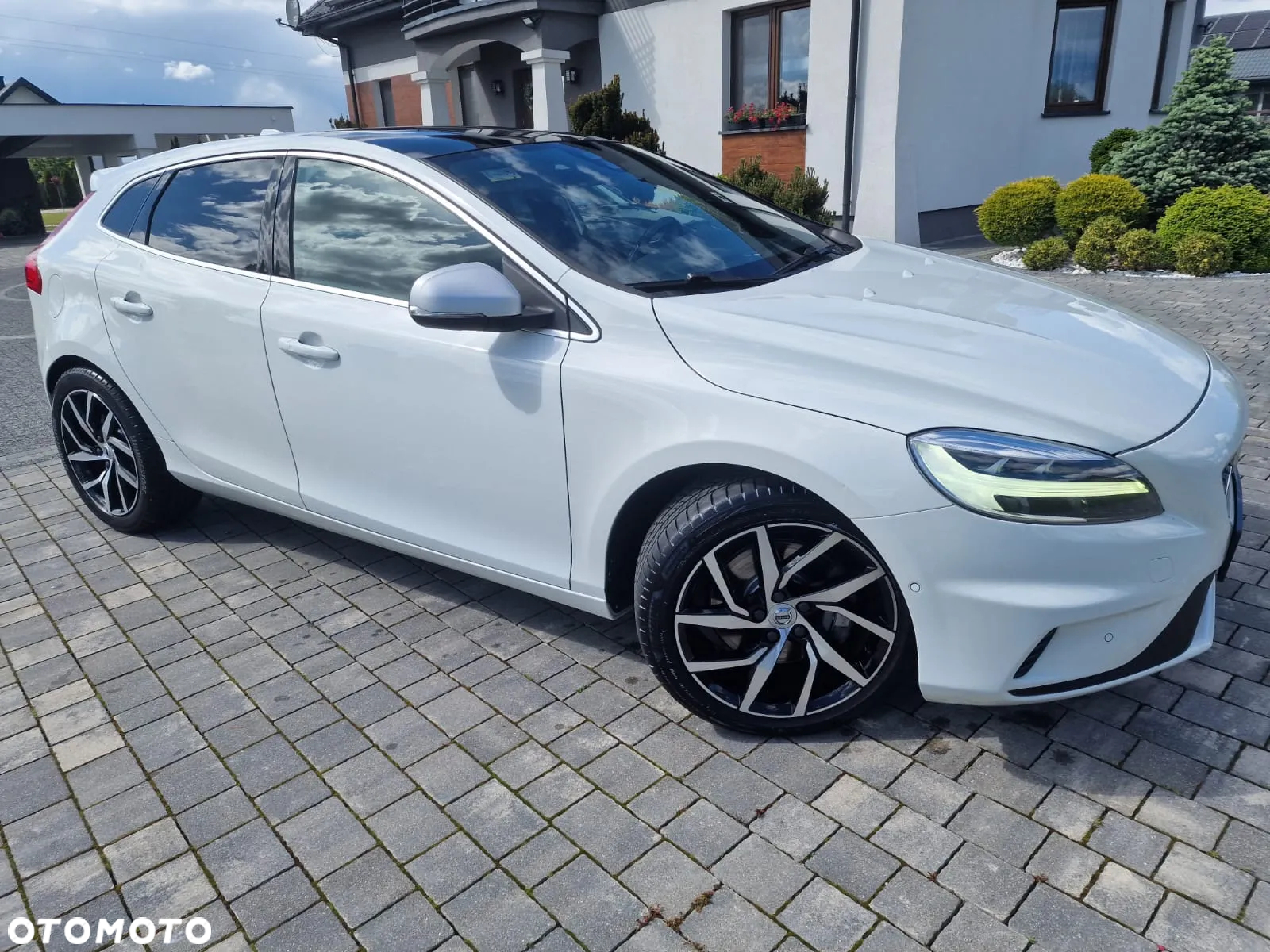 Volvo V40 D3 Geartronic RDesign - 4
