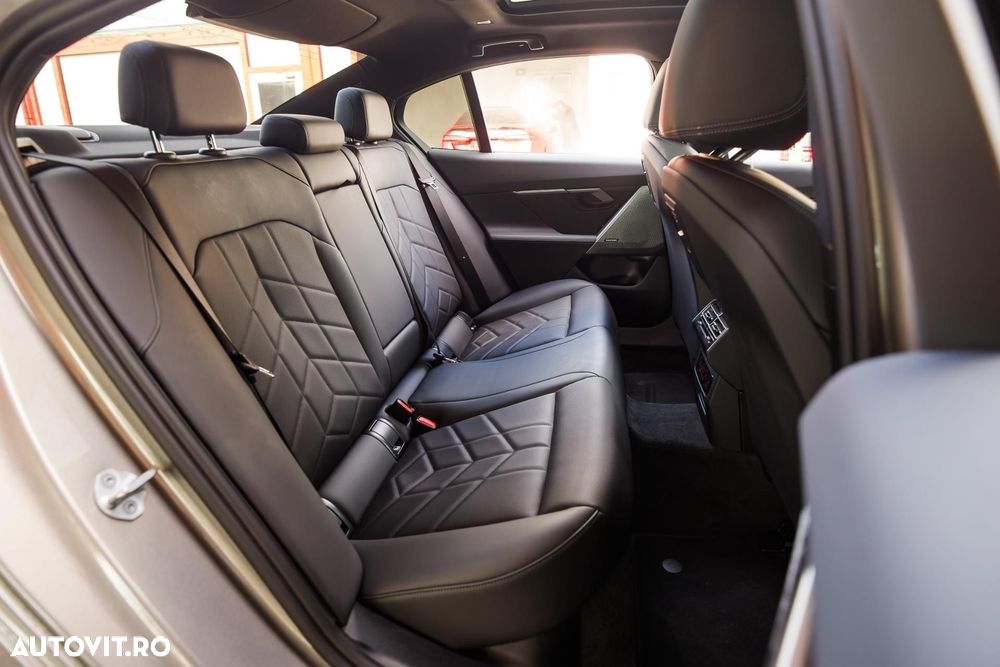 BMW Seria 5 520i AT MHEV - 11