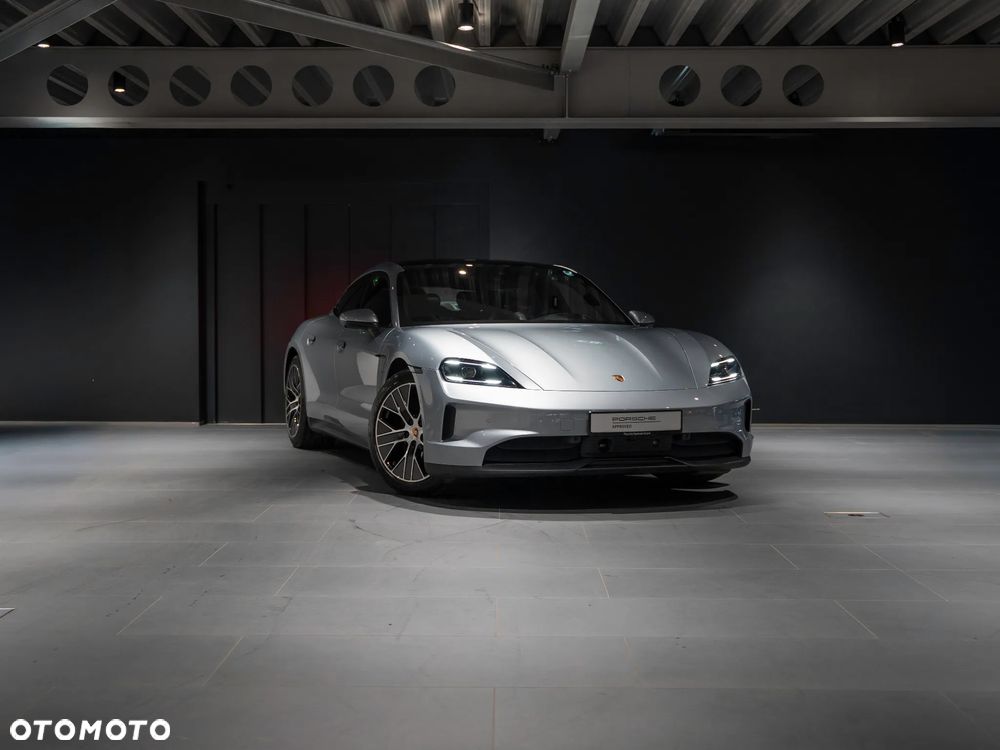 Porsche Taycan 4 - 7