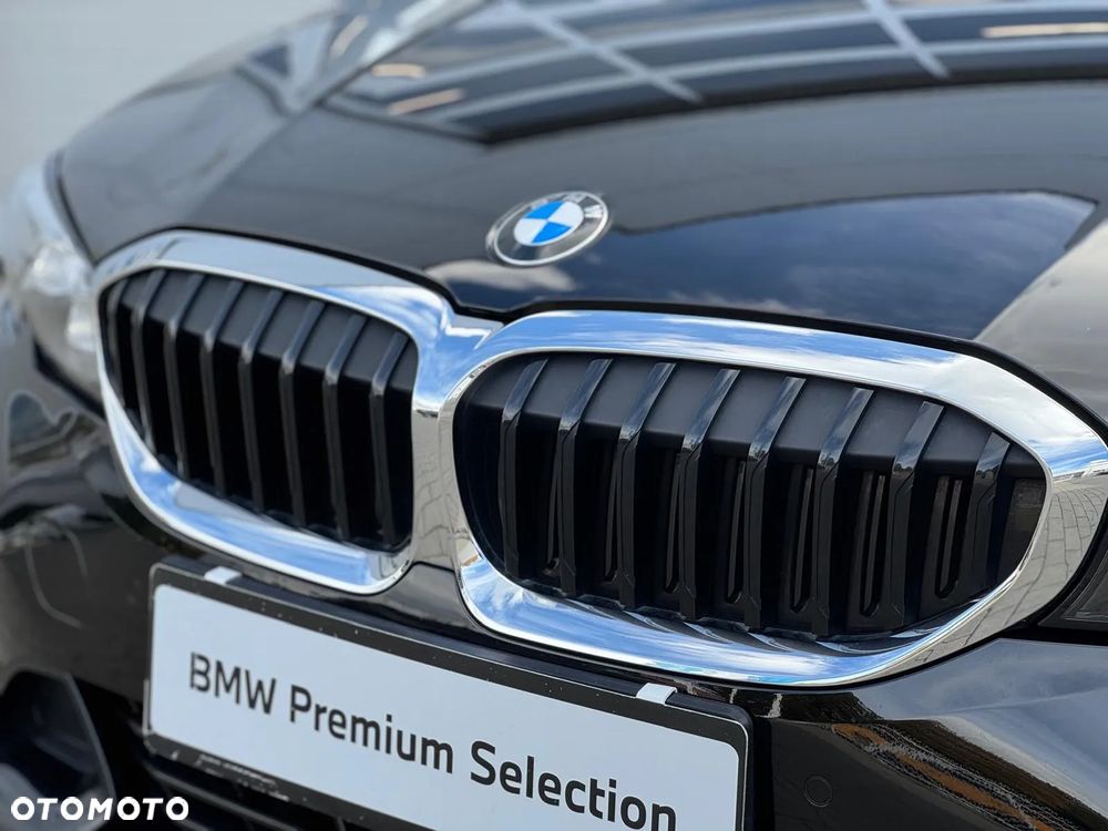 BMW Seria 3 330i xDrive Sport Line - 7