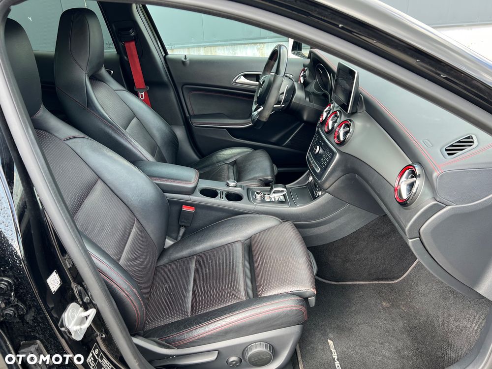 Mercedes-Benz GLA - 11