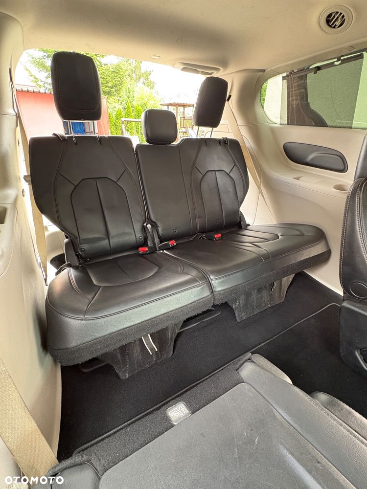 Chrysler Pacifica - 9