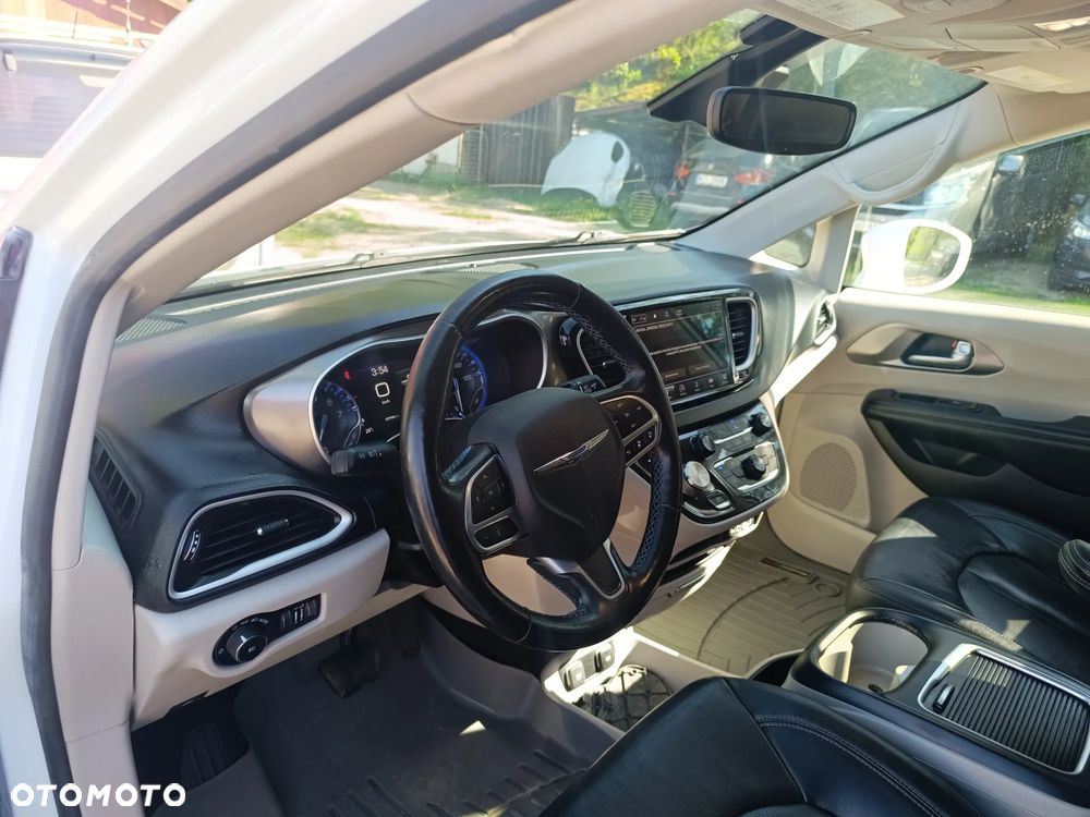 Chrysler Pacifica - 6