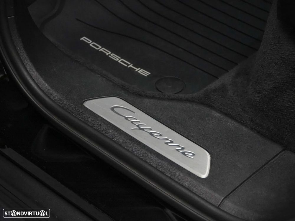 Porsche Cayenne - 23