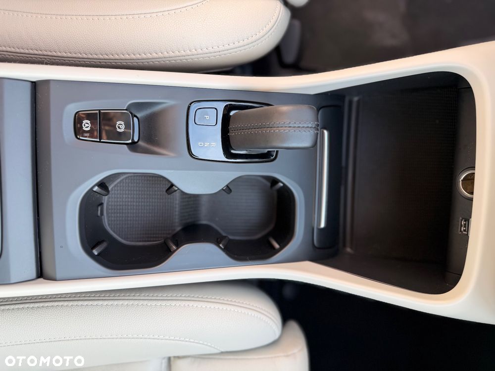 Volvo XC 40 T3 Momentum Pro - 8