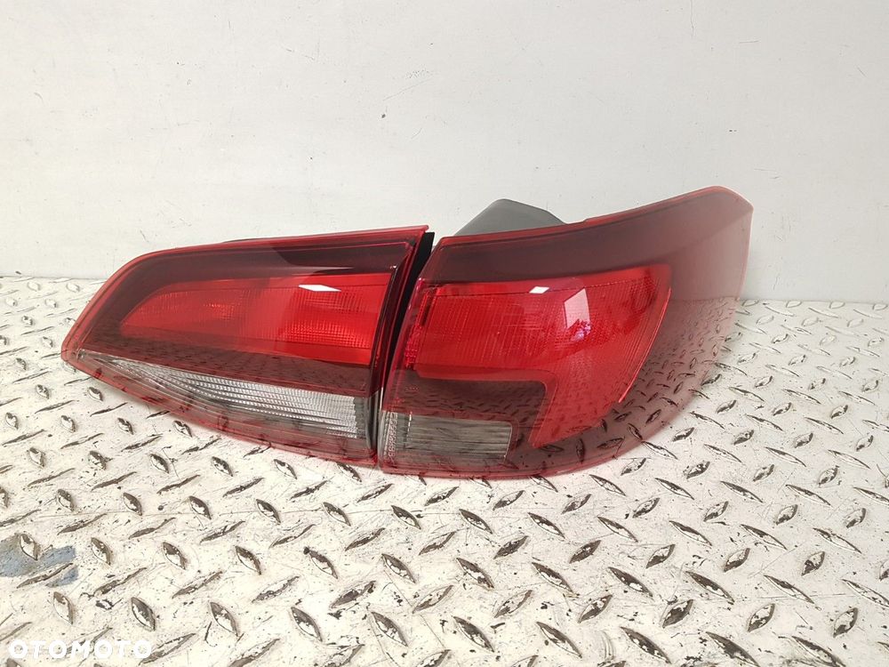 ORYGINALNA LAMPA TYLNA PRAWA W KLAPE PRAWY TYŁ OPEL ASTRA K 5 V KOMBI 15-19 39077379 - 2