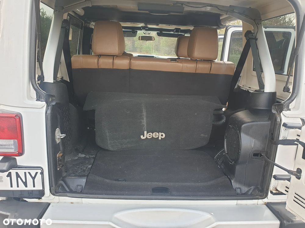 Jeep Wrangler Unlimited 3.8 Automatik Sahara - 11