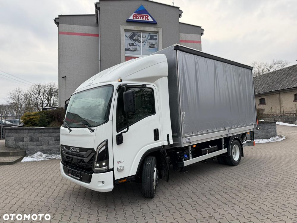 Isuzu M30 - 1