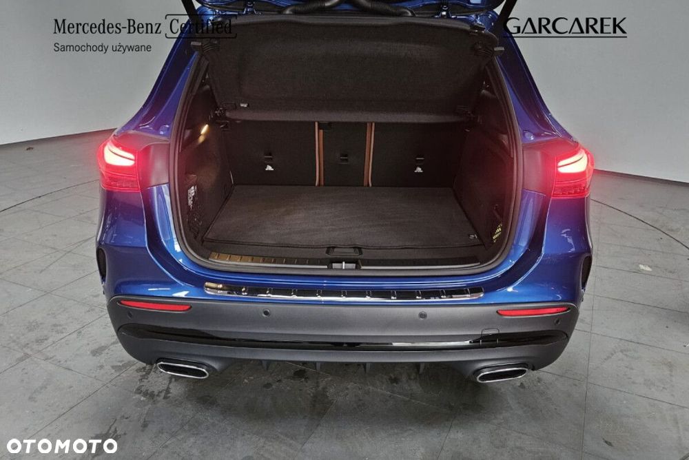 Mercedes-Benz GLA - 11