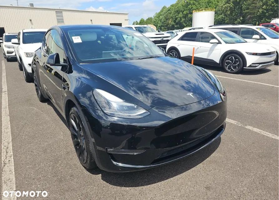 Tesla Model Y Long Range Dual Motor AWD - 2