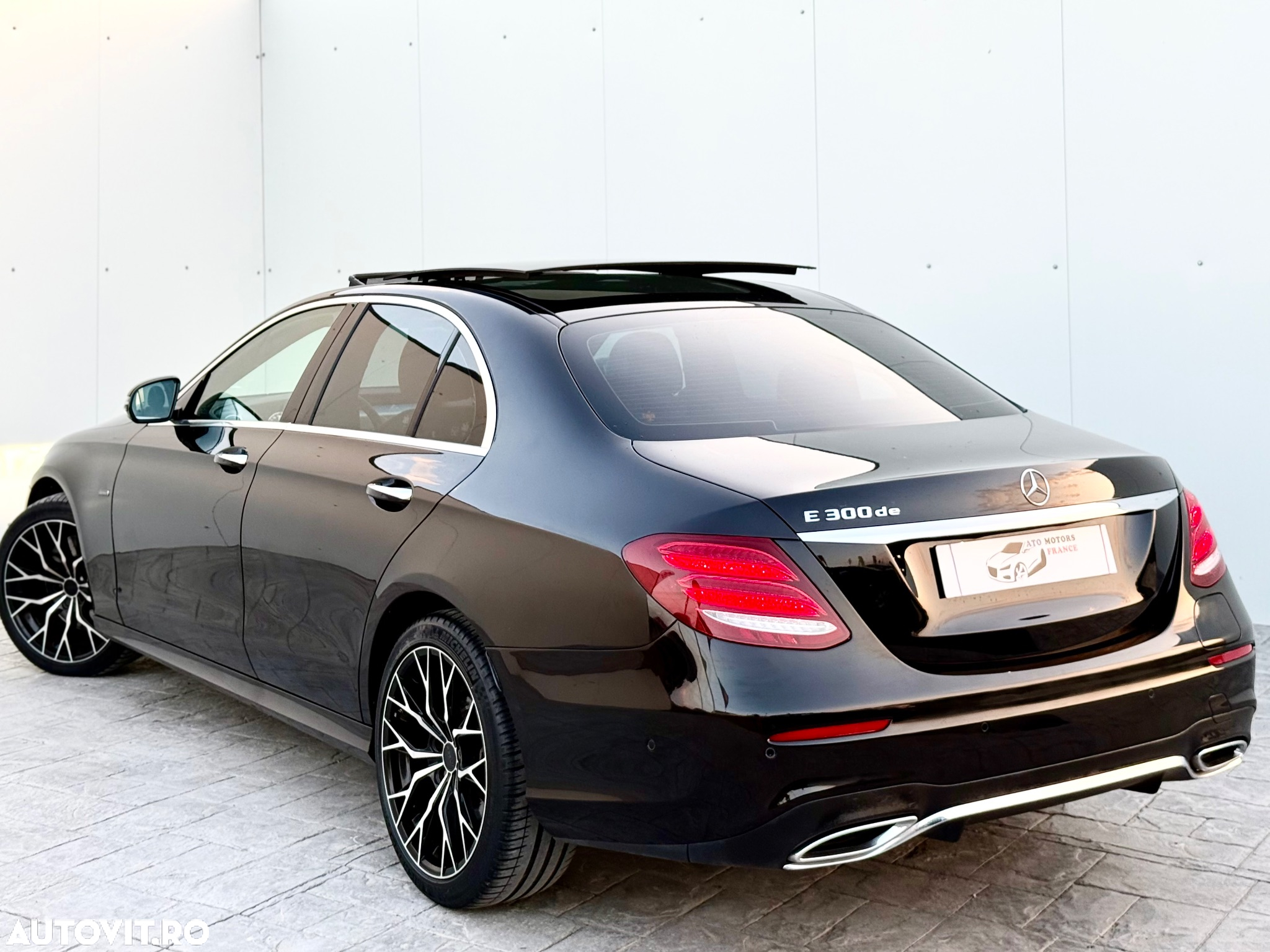 Mercedes-Benz E 300 de 9G-TRONIC AMG Line - 4