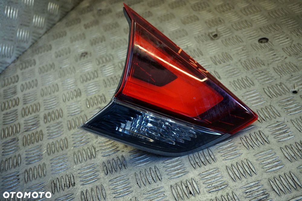 LAMPA TYLNA LEWA KLAPY BAGAŻNIKA X-TRAIL T32 III LIFT 265556FP5A NISSAN 2017-2021 - 1
