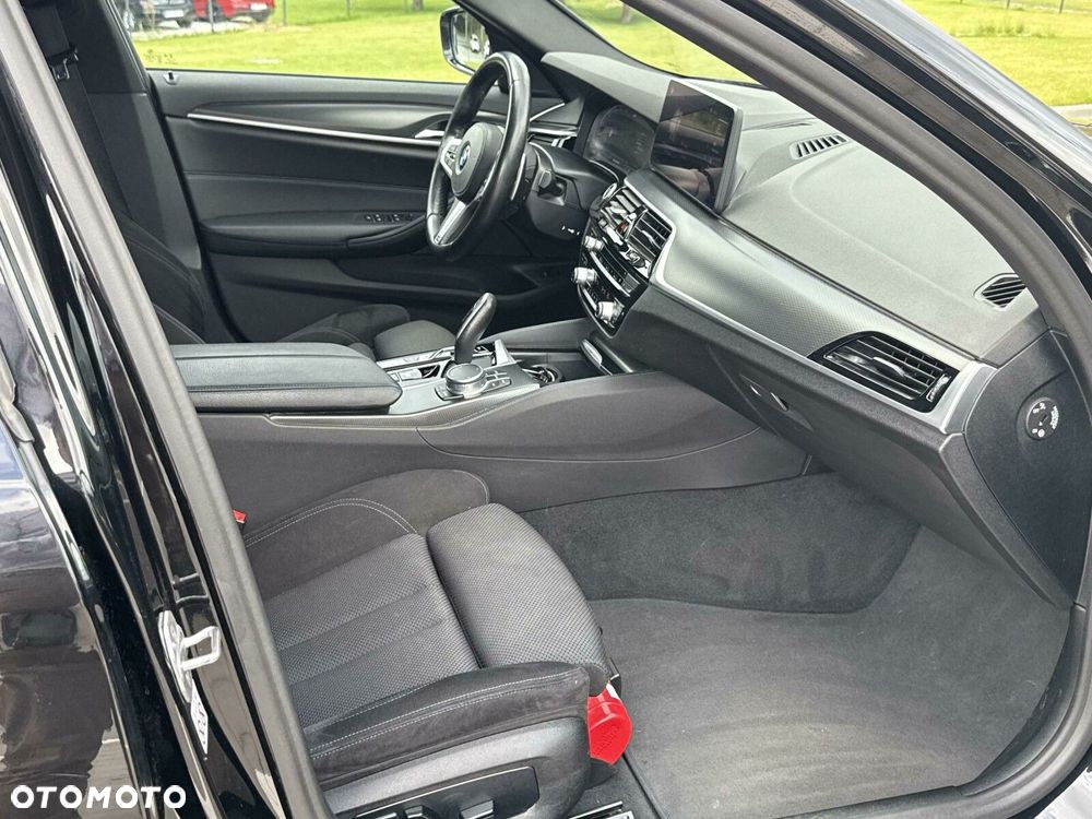 BMW Seria 5 520d M Sport - 17