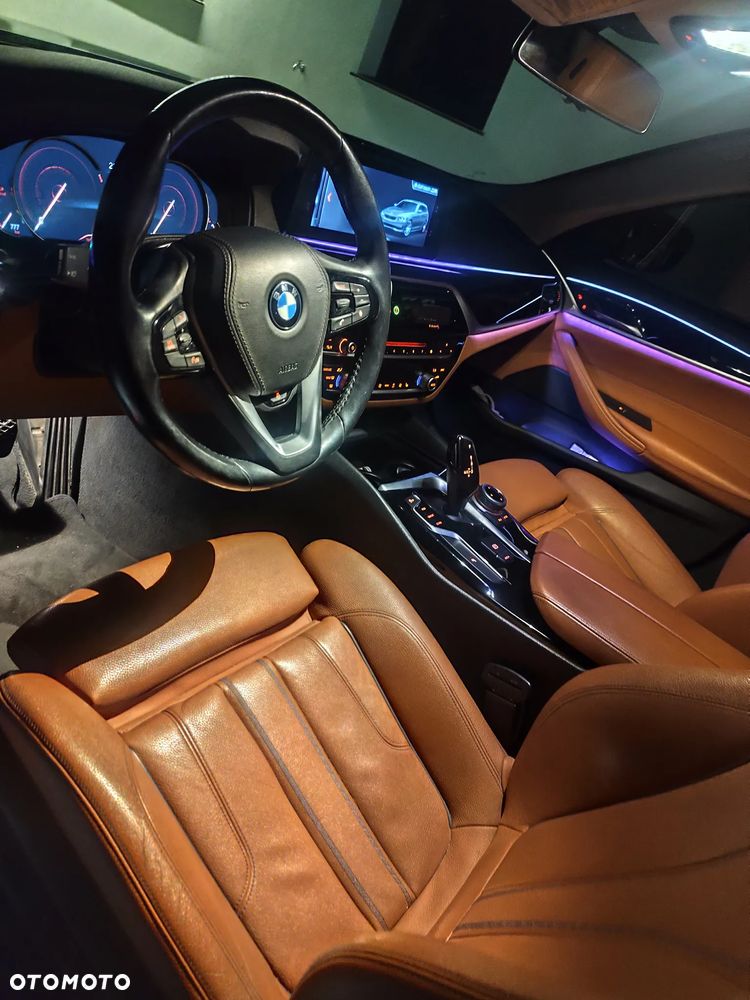 BMW Seria 5 520d Sport Line - 17