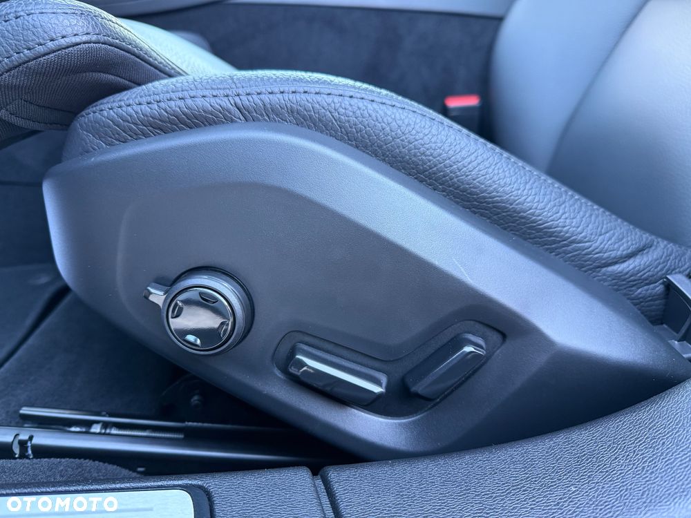 Volvo V60 T6 AWD Plug-In Hybrid Plus Dark - 30