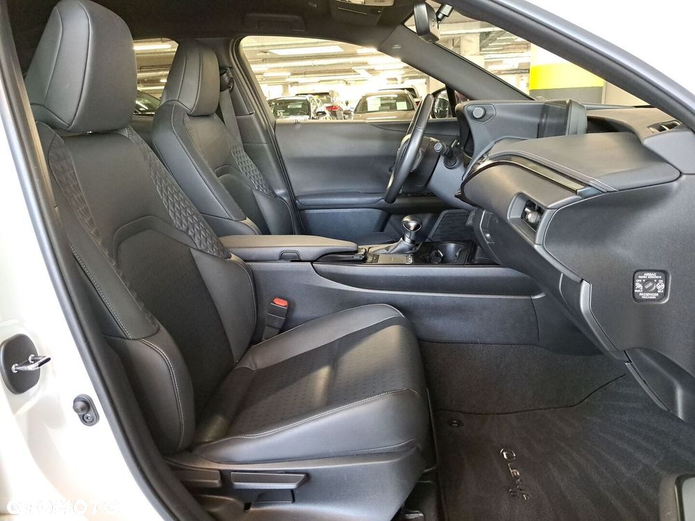 Lexus UX - 12