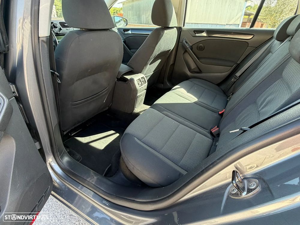 VW Golf 2.0 TDi Confortline - 24