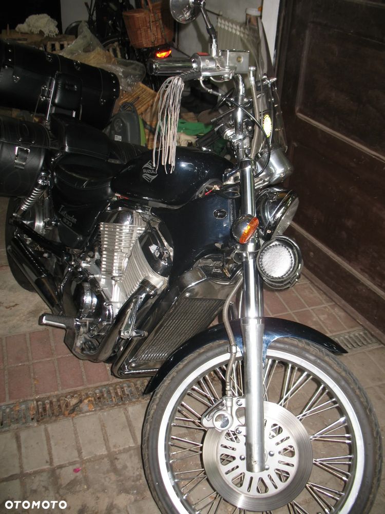 Suzuki Intruder - 1