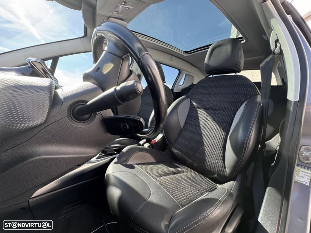 Peugeot 2008 1.6 e-HDi Allure - 3