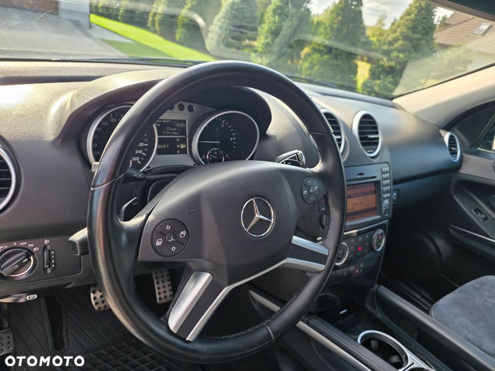 Mercedes-Benz ML 300 CDI 4Matic 7G-TRONIC DPF BlueEFFICIENCY Grand Edition - 13
