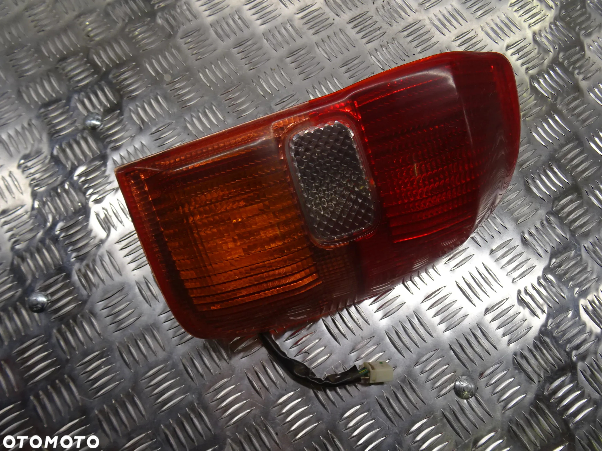 TOYOTA RAV4 II 00-03 2.0 B LAMPA TYLNA TYŁ PRAWA - 2