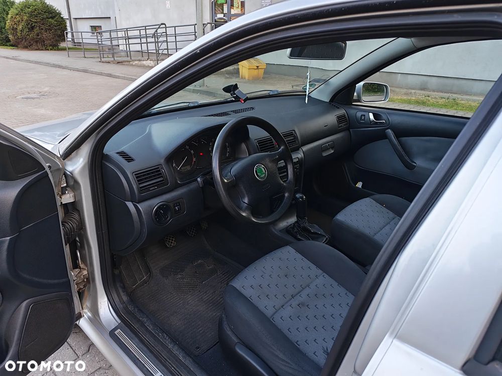 Skoda Octavia 1.6 Ambiente - 13