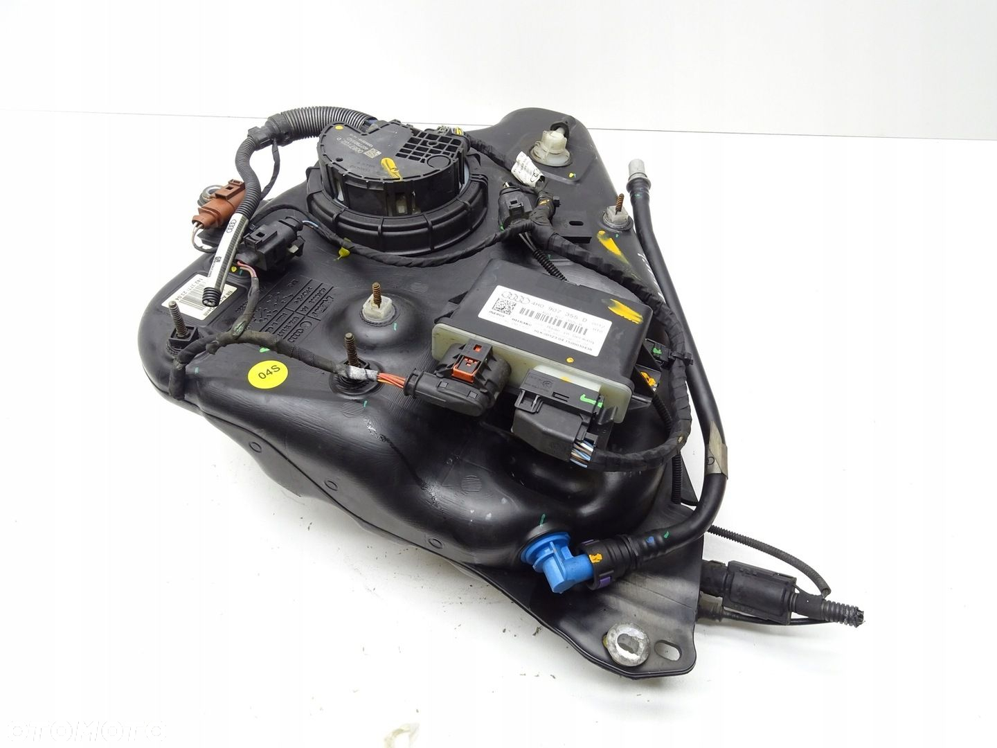 ZBIORNIK ZBIORNICZEK PŁYNU ADBLUE AUDI A4 B8 LIFT 2.0 TDI 8K0131877S - 2
