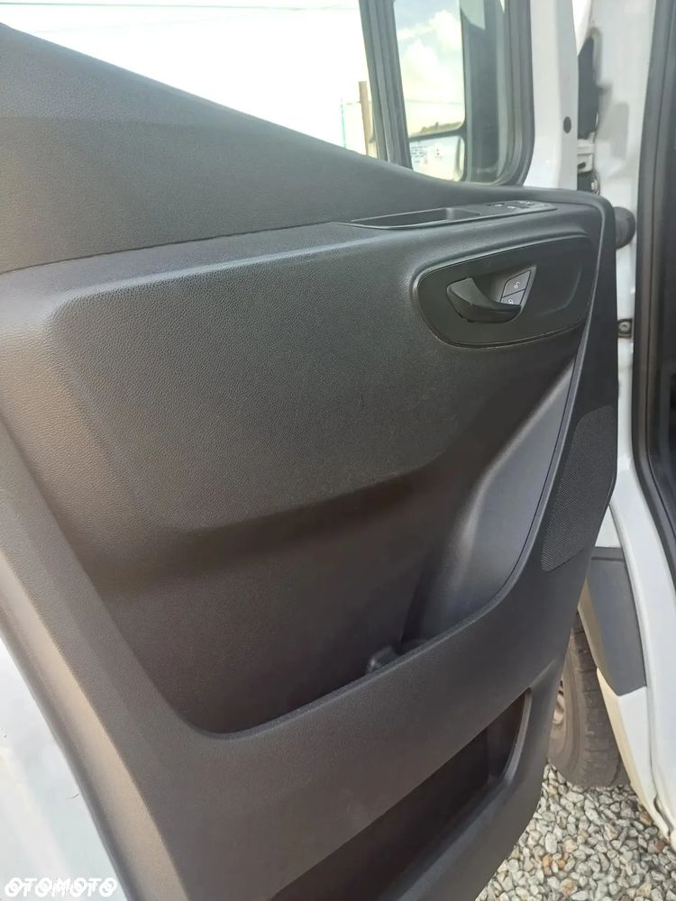 Mercedes-Benz Sprinter - 30