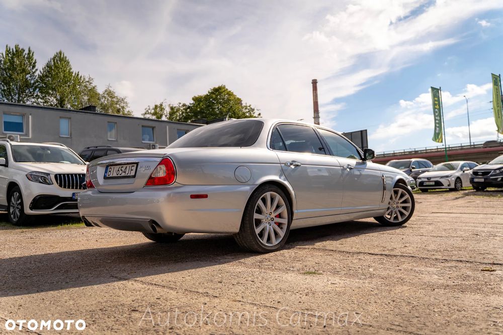 Jaguar XJ - 8