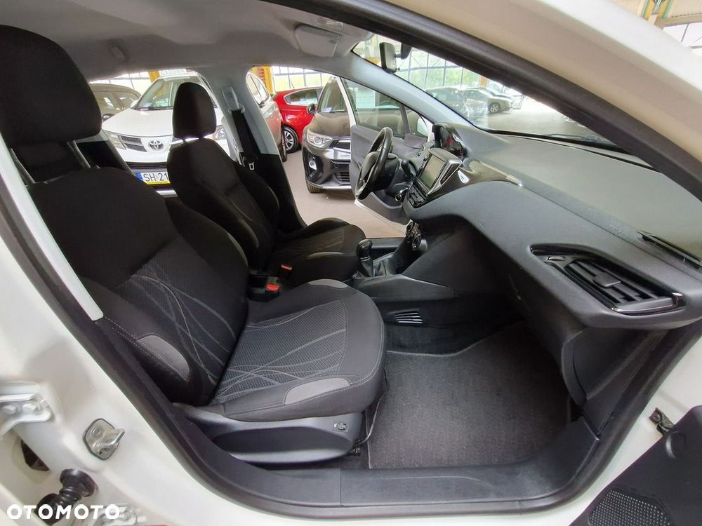 Peugeot 208 - 21