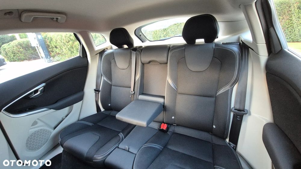 Volvo V40 T3 Drive-E Momentum - 9
