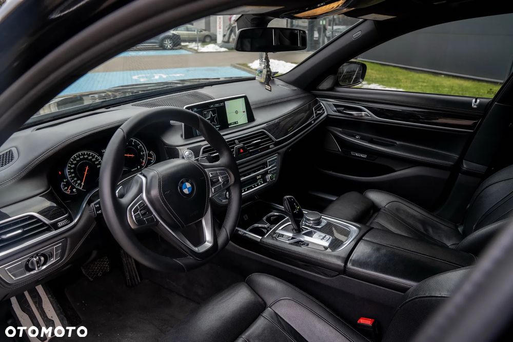 BMW Seria 7 740Li - 30