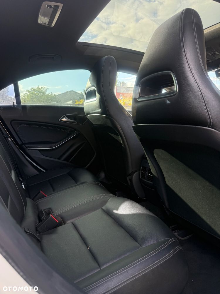 Mercedes-Benz CLA 250 7G-DCT - 10