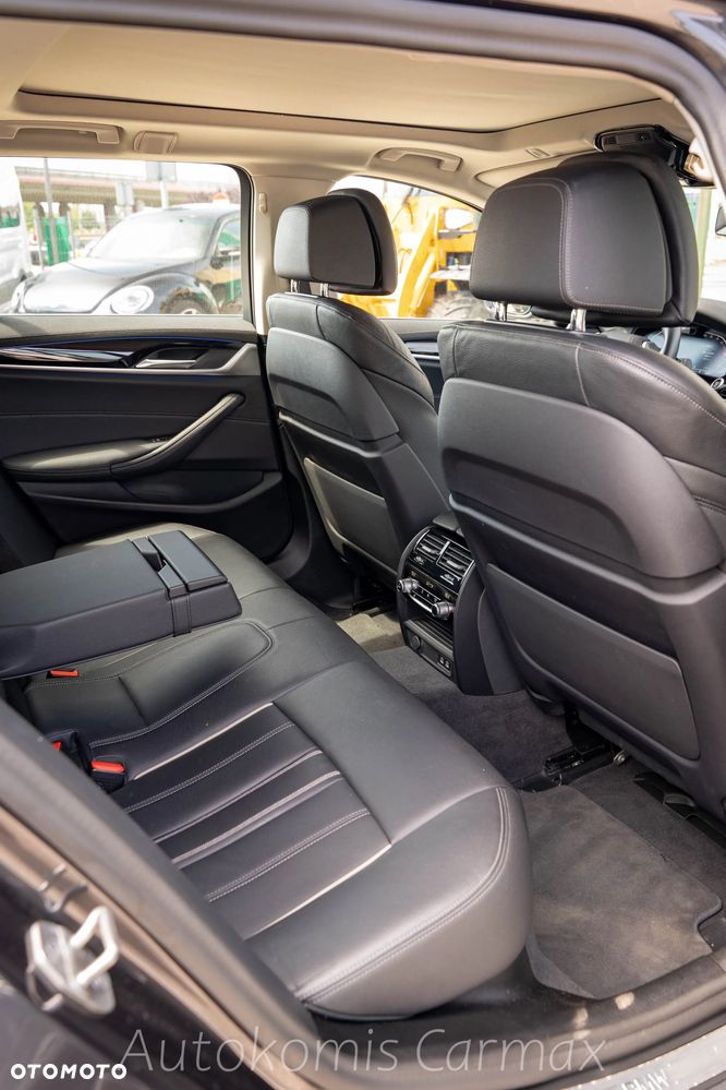BMW Seria 5 530i xDrive Luxury Line - 24