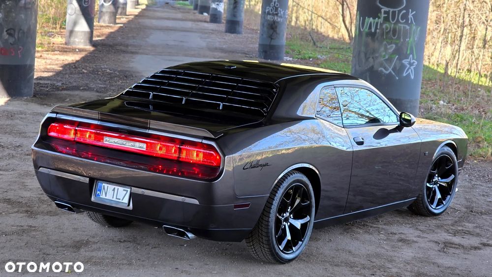 Dodge Challenger - 16