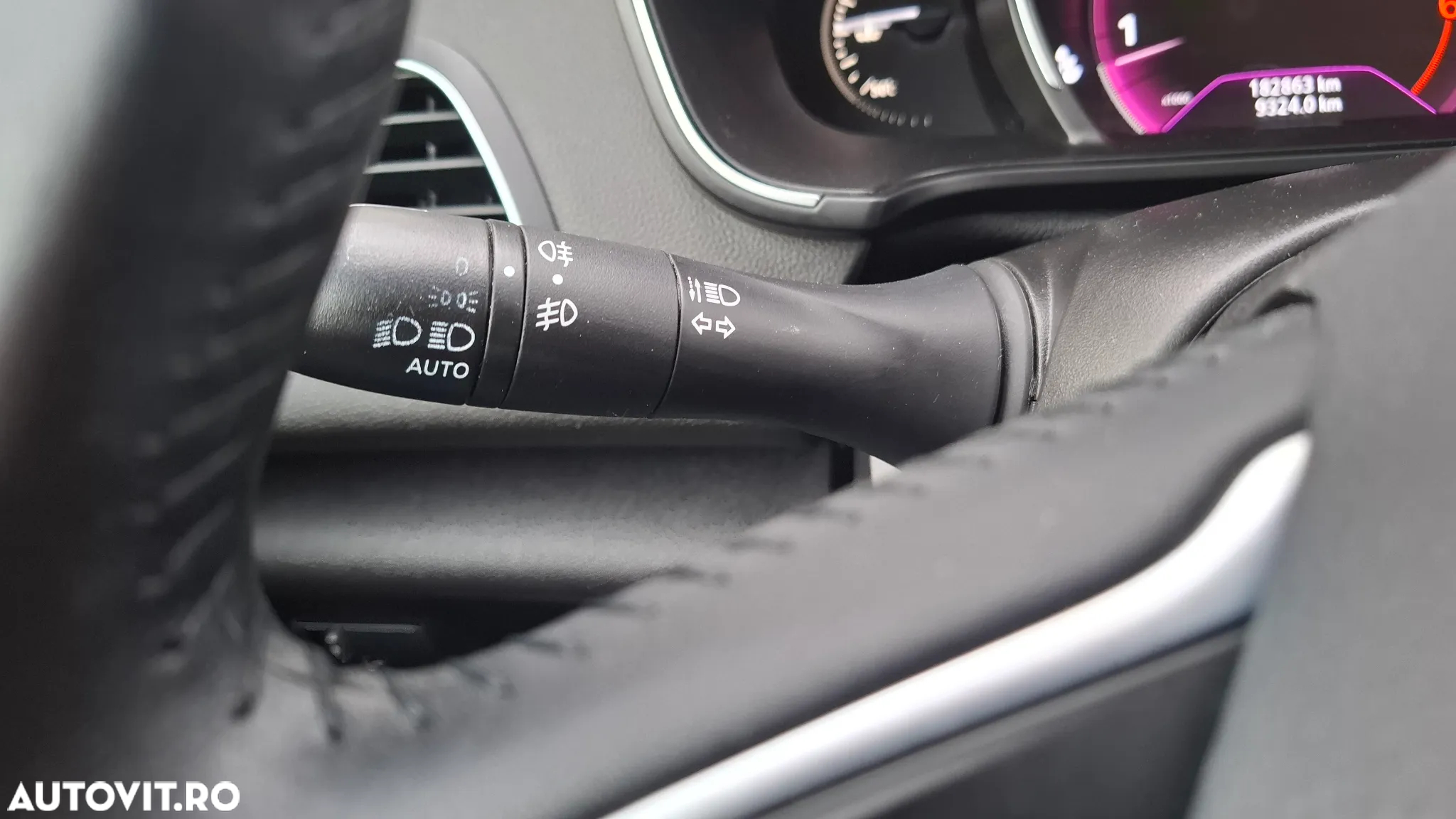 Renault Megane Grandtour TCe 115 GPF LIMITED - 29