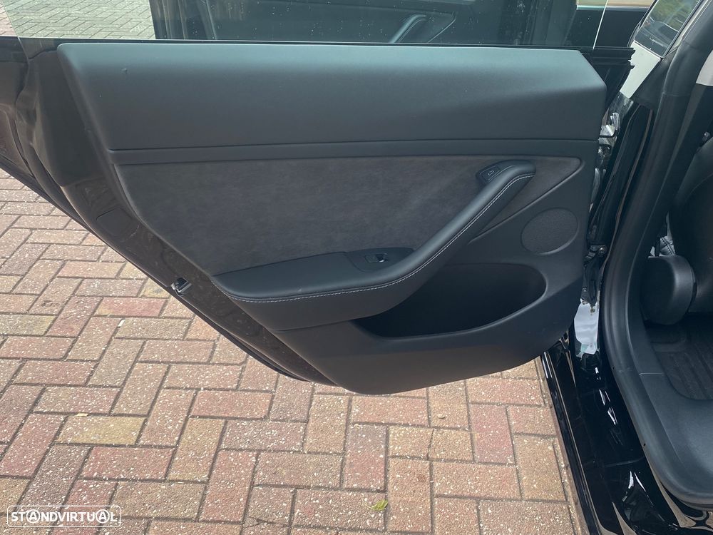 Tesla Model 3 - 24