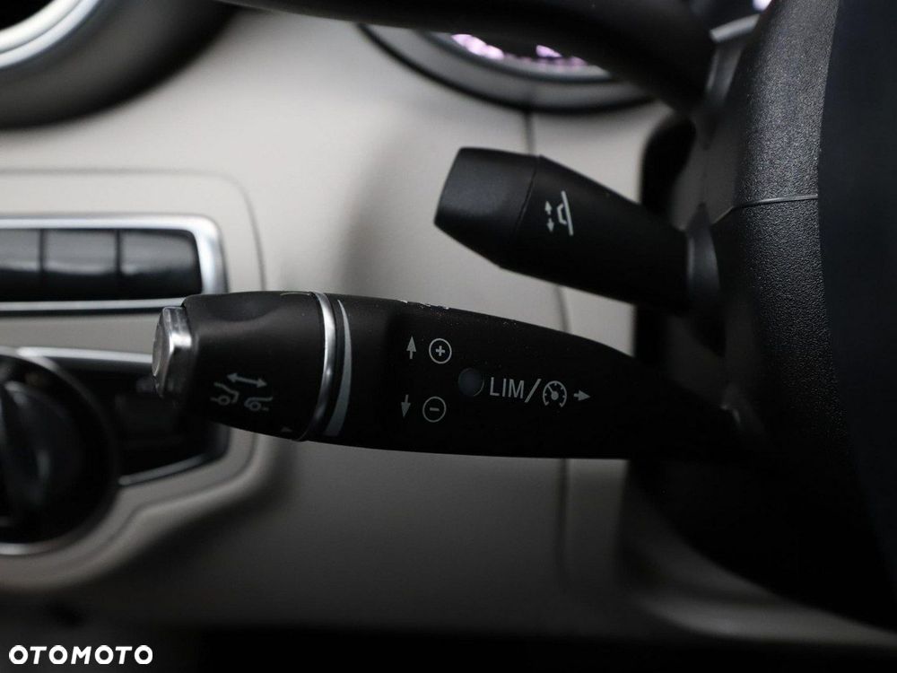Mercedes-Benz Klasa C 300 7G-TRONIC Exclusive - 32