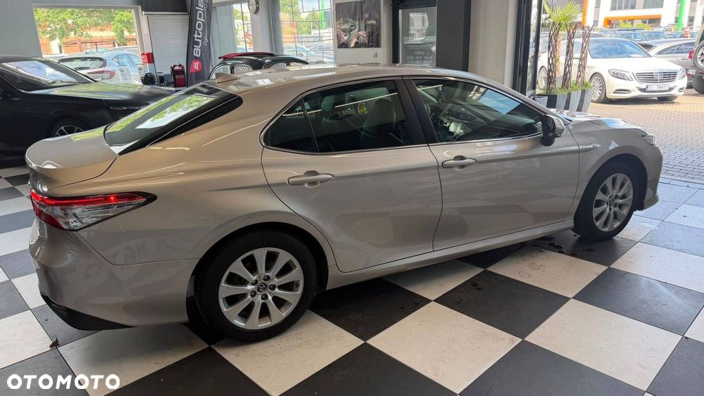 Toyota Camry - 10