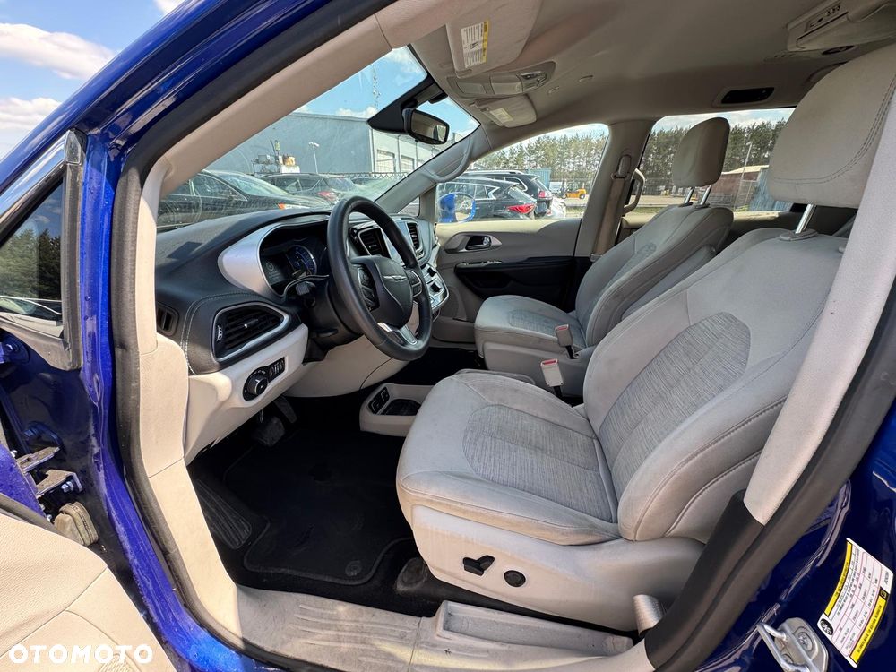 Chrysler Pacifica - 10