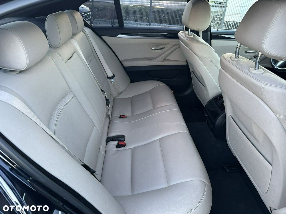 BMW Seria 5 528i xDrive - 34