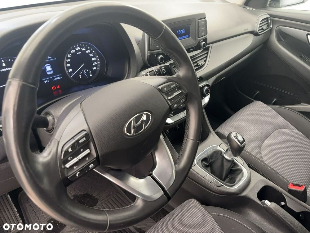 Hyundai i30 1.5 DPI Classic + - 9
